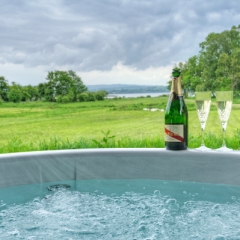 A hot tub with champagne at Loch Lomond Waterfront