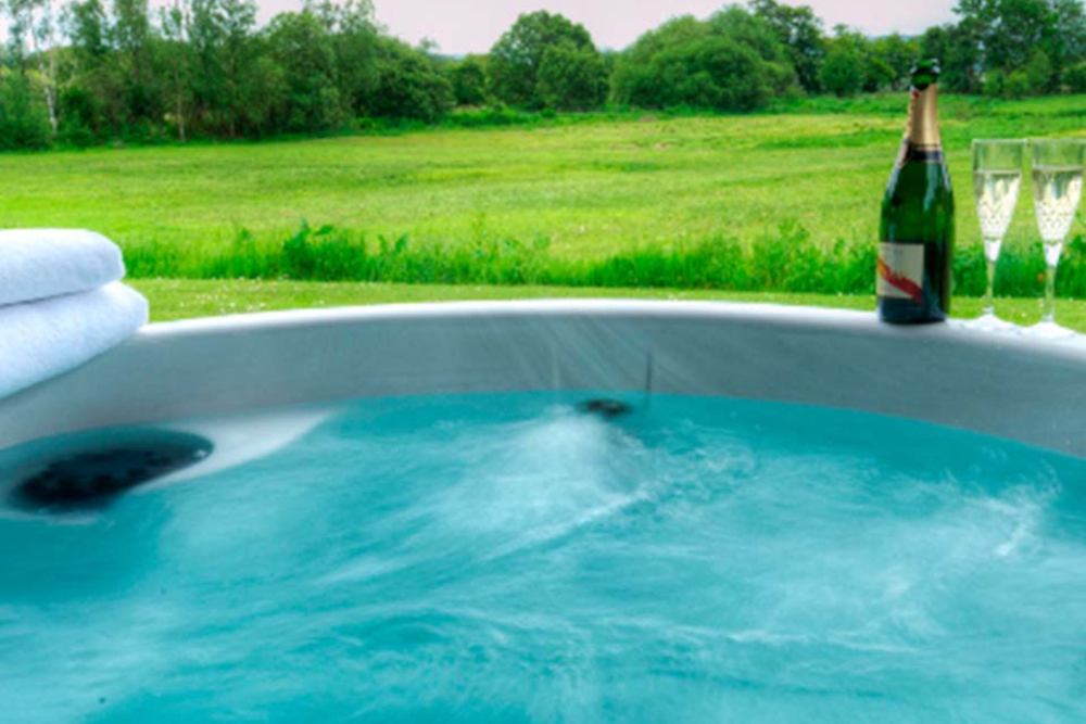 Hot tub at Loch Lomond Waterfront