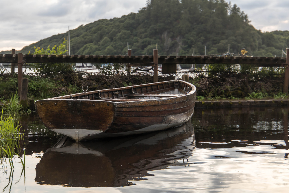 Small boat docked at Balmaha Boatyard