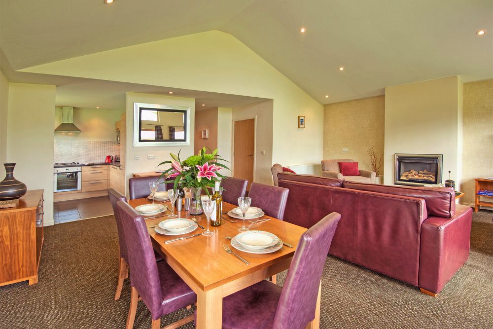 Lodge open plan, kitchen, dining and living area. 