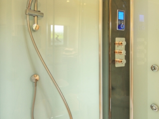 The power shower  in a chalet at Loch Lomond Waterfront