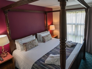 A four poster bed in the Drummond Chalet