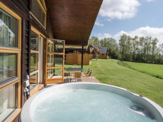 Drummond-Chalet-patio