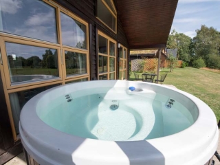 A hot tub outside a chalet at Loch Lomond Waterfront