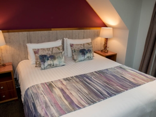 A double bedroom in a lodge at Loch Lomond Waterfront A double bedroom in a lodge at Loch Lomond Waterfront