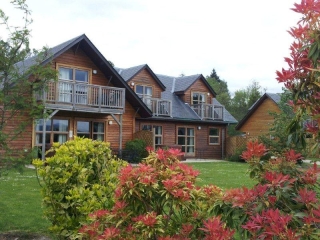Drumlanrig &amp; Mellerstain lodges at Loch Lomond Waterfront