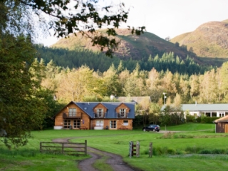 The lodges and chalets at Loch Lomond Waterfront