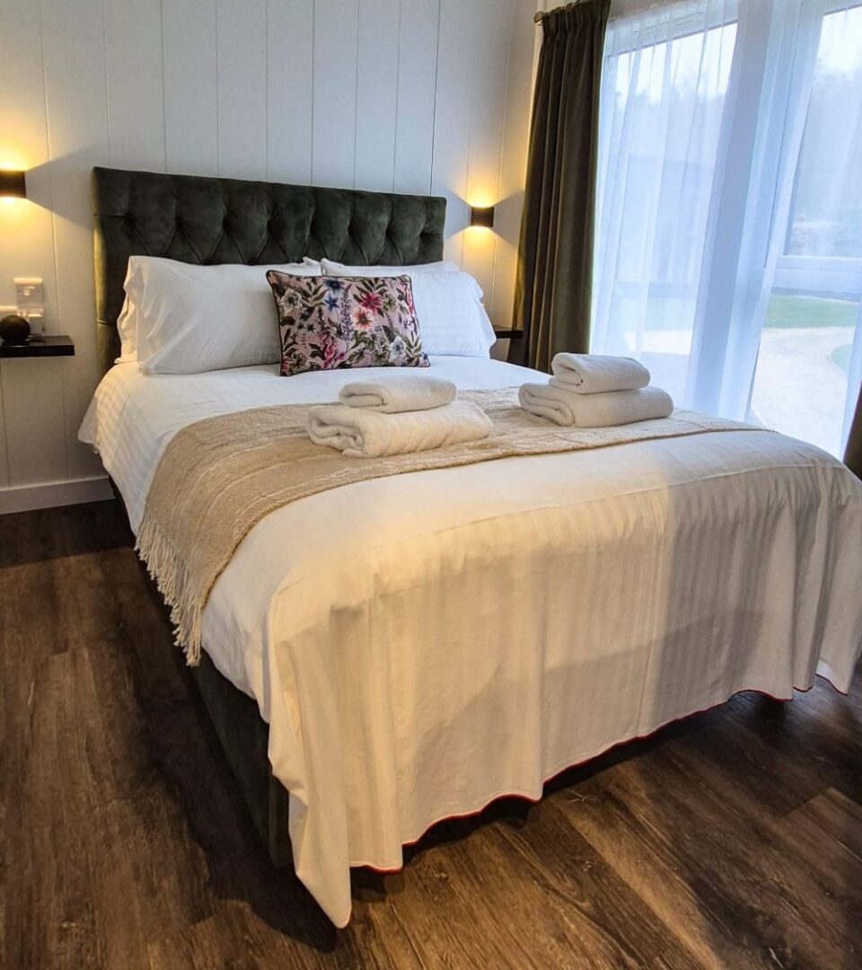 Studio Lodges bedroom holiday accommodation by Loch Lomond.