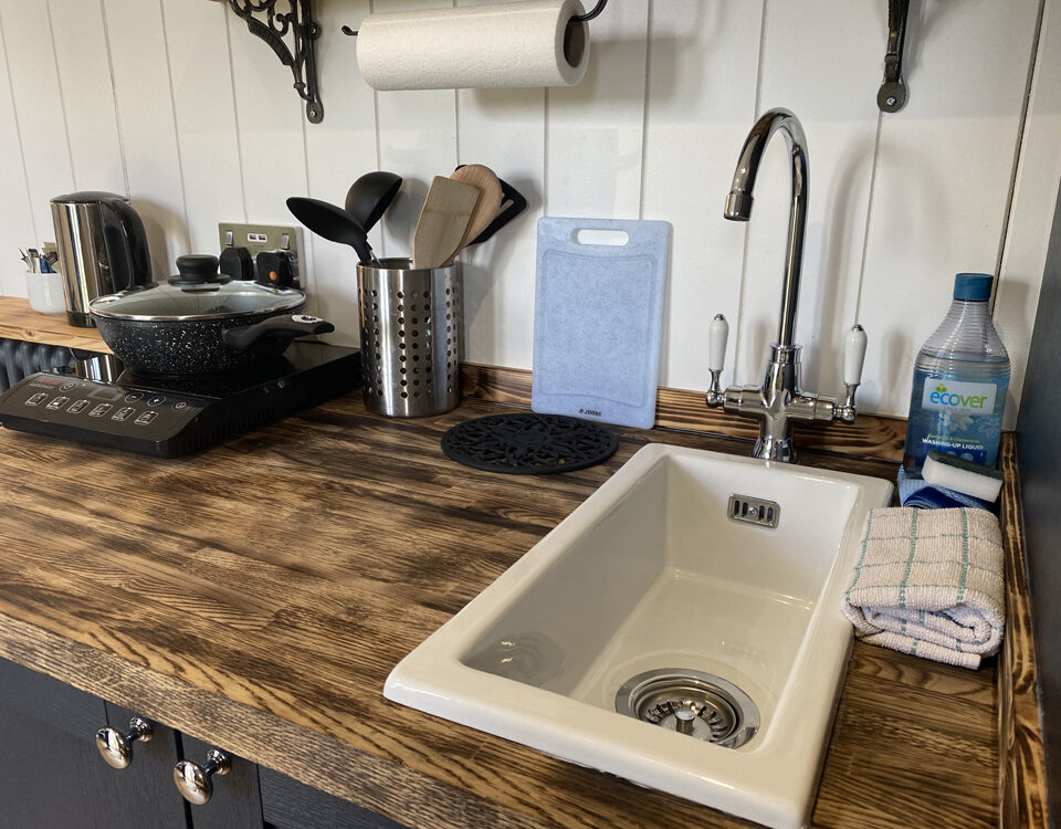 The kitchen worktop and utensils in a Shepherd&#039;s Hut at Loch Lomond Waterfront