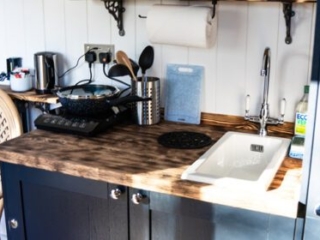 The kitchen in a Shepherd&#039;s Hut at Loch Lomond Waterfront