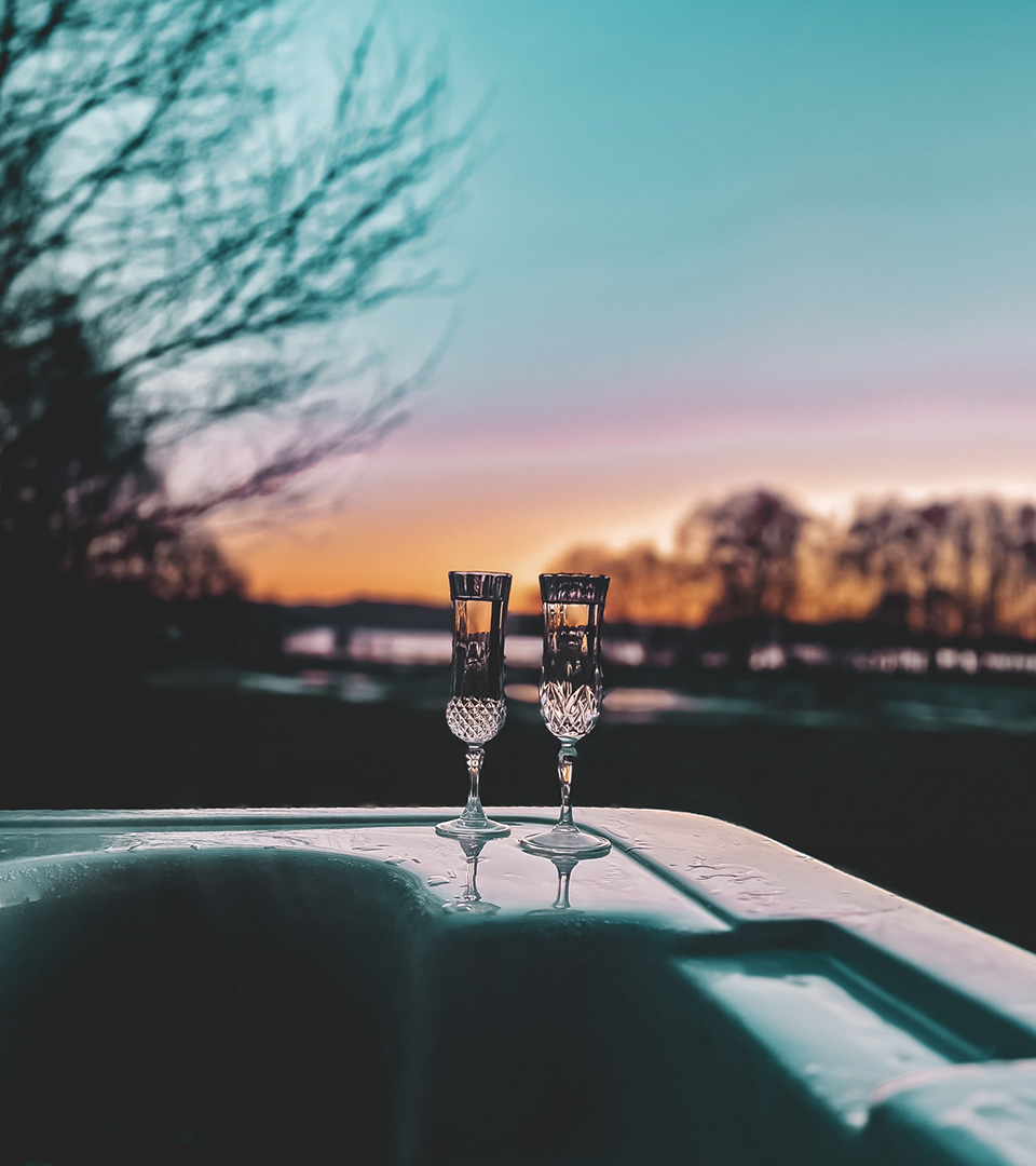 A romantic sunset and two glasses on a tub at Loch Lomond Waterfront